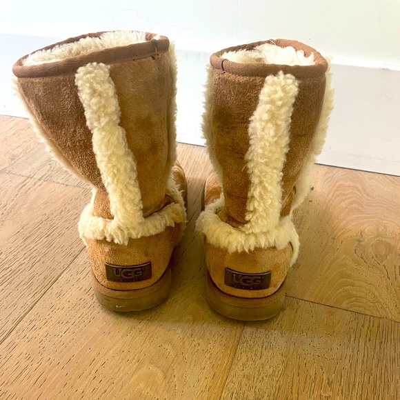 Ugg boots size 7 used - Picture 1 of 2